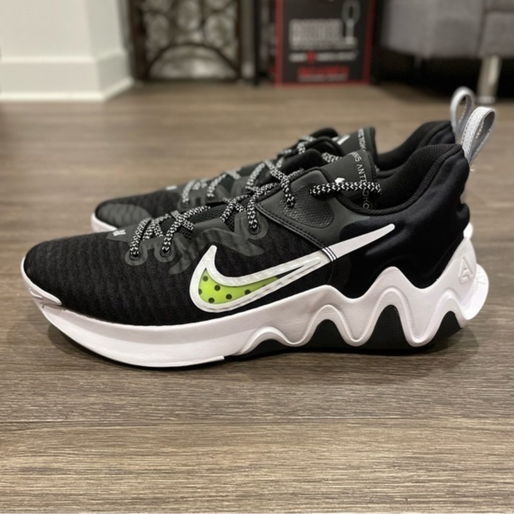 Nike Giannis Immortality Championship sz 13, 14